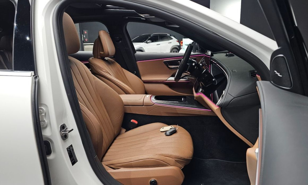 Mercedes-Benz E-Class E300 4MATIC AMG Line, 2024
