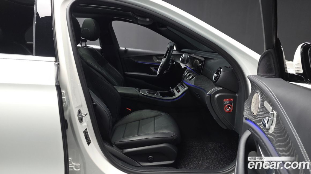 Mercedes-Benz E-Class E350 4MATIC AMG Line, 2022