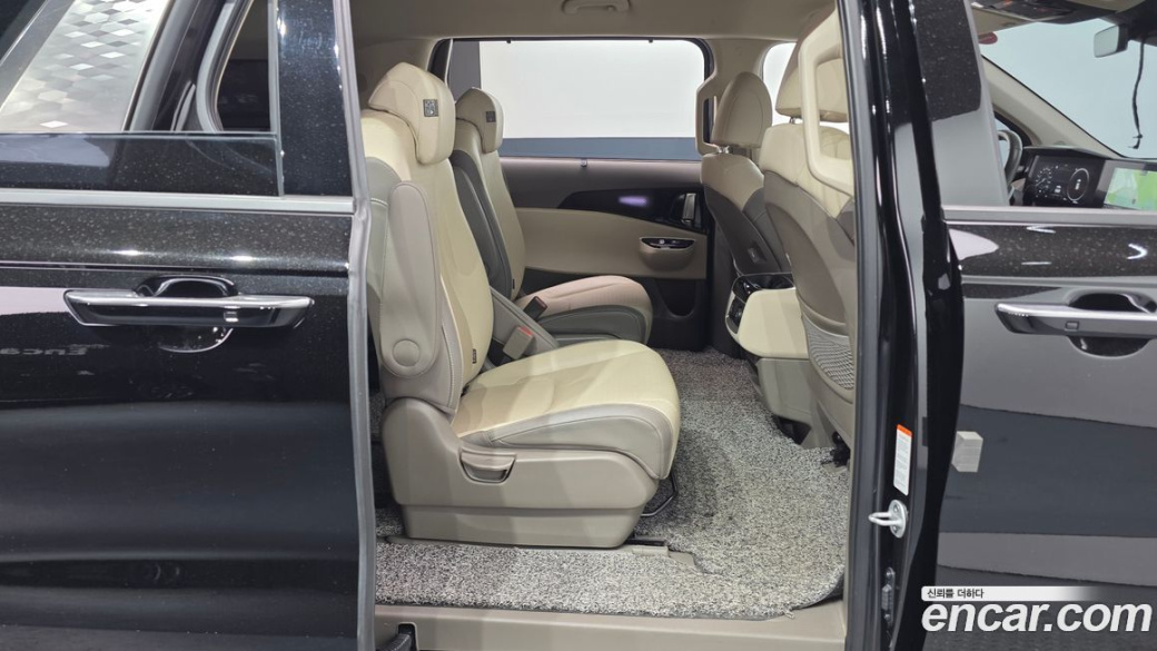 Kia Carnival 9-Seater Signature, 2023
