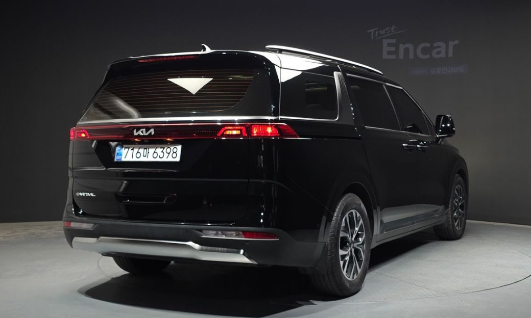 Kia Carnival 11-Seater Signature, 2023