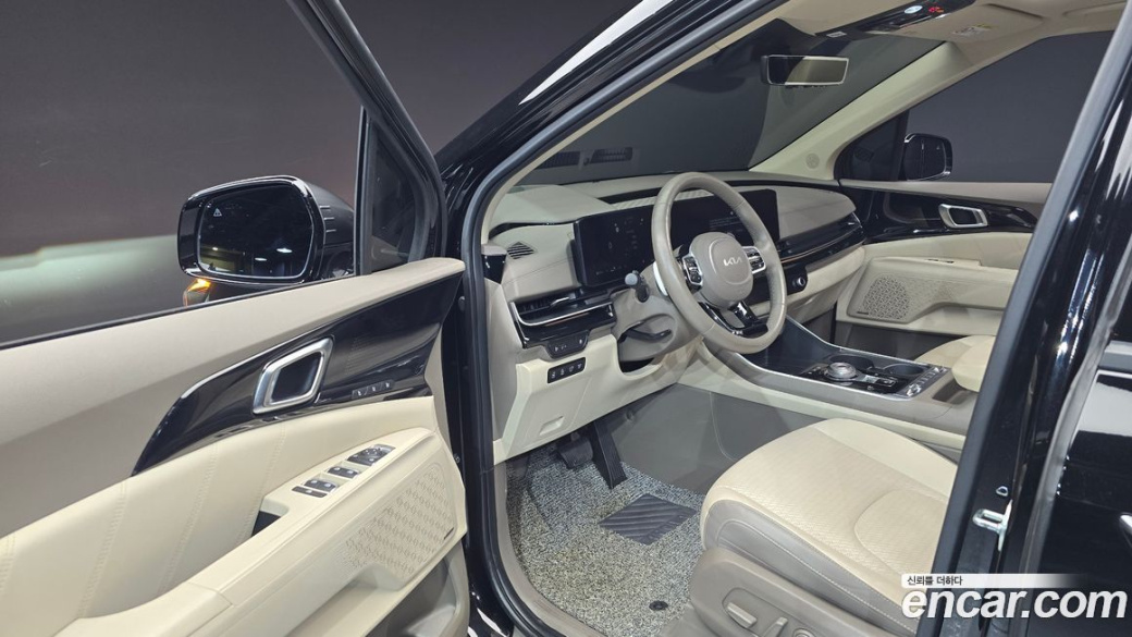 Kia Carnival 9-Seater Gravity, 2024