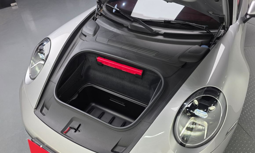 Porsche 911 Carrera, 2024