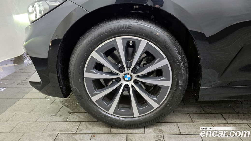 BMW 3-Series 320i Touring, 2024