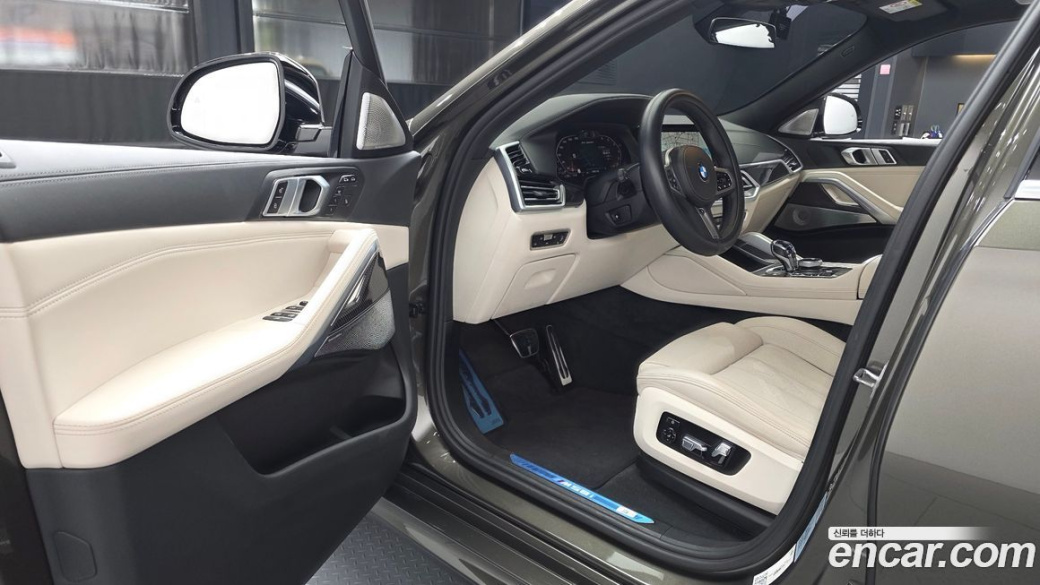 BMW X6 M50i, 2022