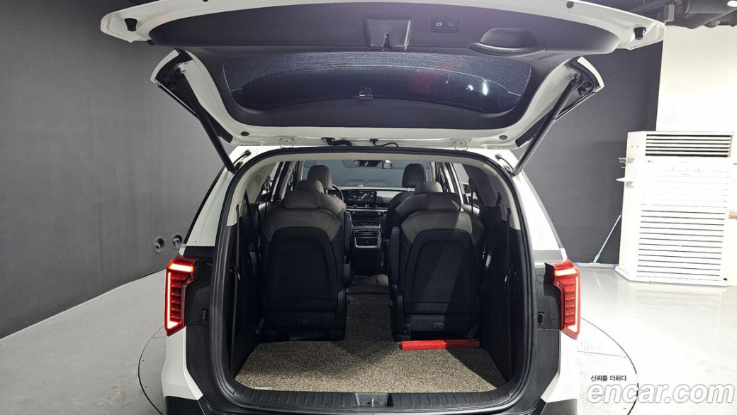 Kia Carnival 9-Seater Prestige, 2024