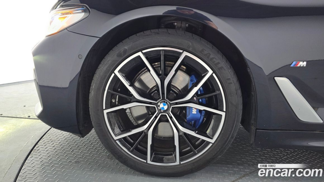 BMW 5-Series 530i xDrive M Sport Package, 2023