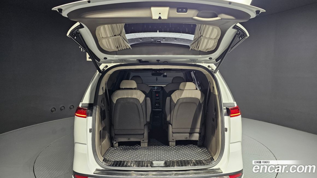 Kia Carnival 9-Seater Hi-Limousine, 2022