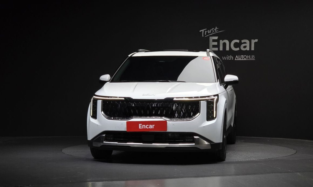 Kia Carnival 7-Seater Outdoor, 2025