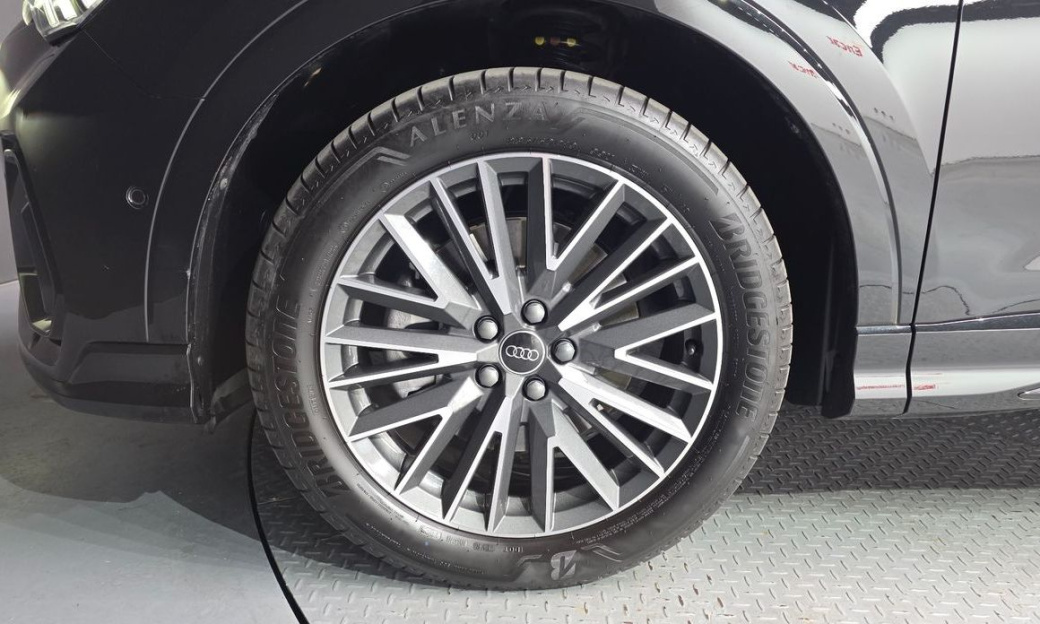 Audi Q3 40 TFSI Quattro Premium, 2025