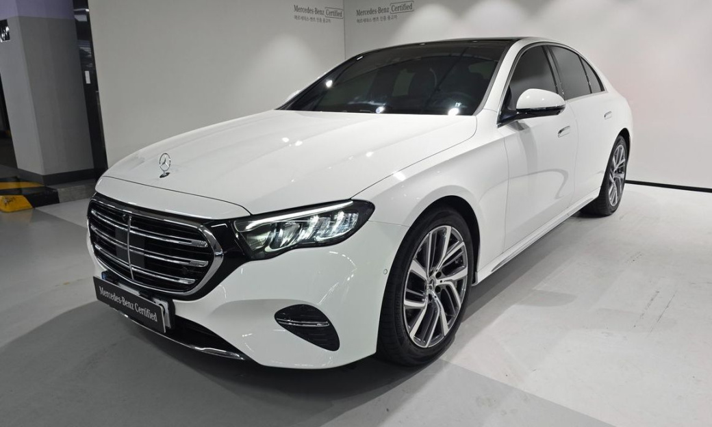 Mercedes-Benz E-Class E220d 4MATIC Exclusive, 2025