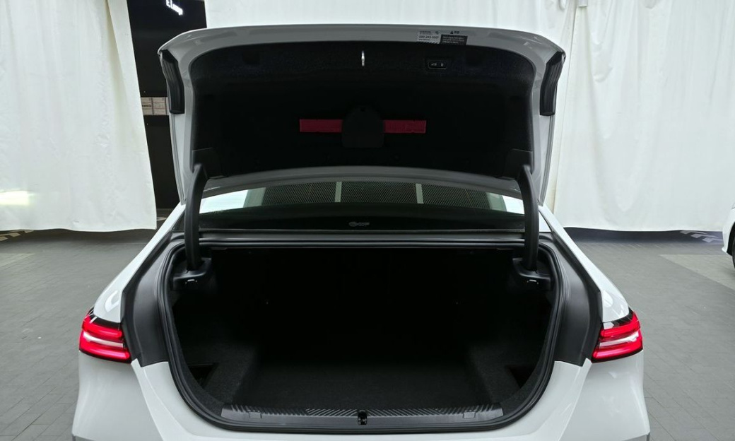 BMW 5-Series 520i, 2024