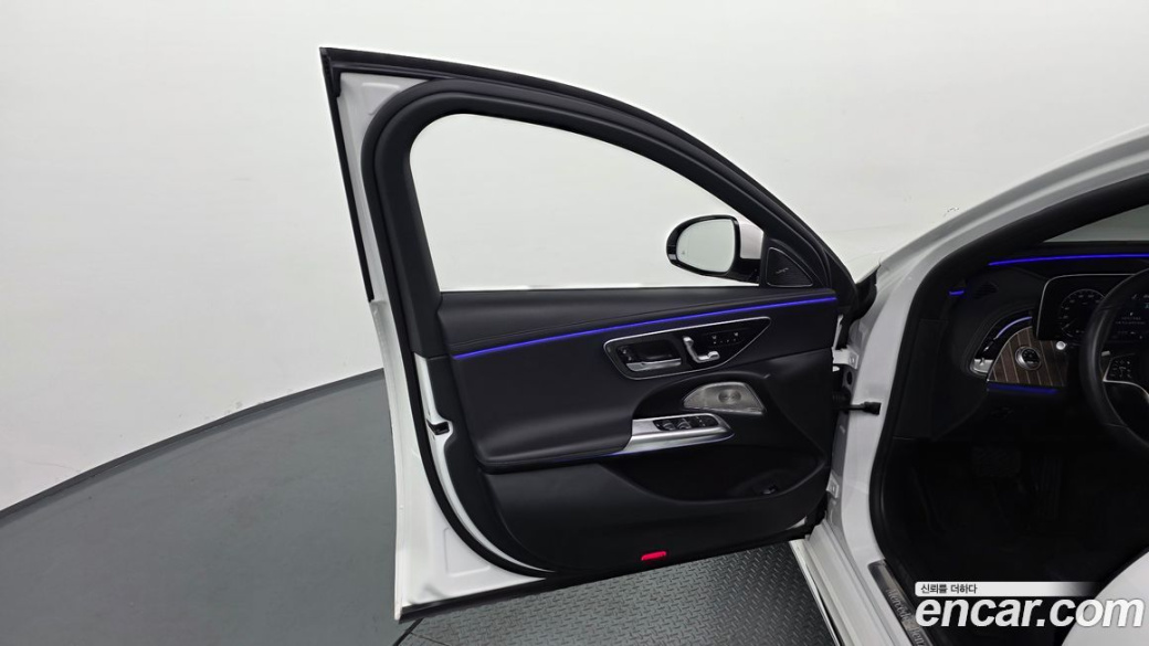 Mercedes-Benz E-Class E300 4MATIC Exclusive, 2024