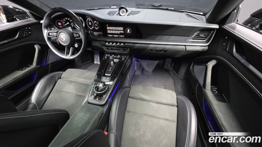 Porsche 911 Carrera 4 GTS, 2023