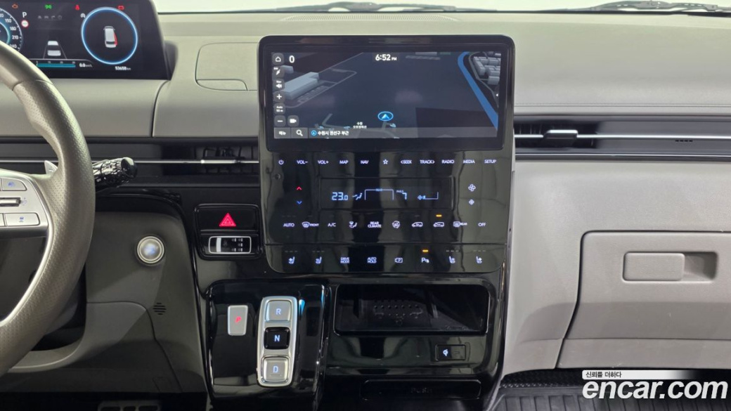 Hyundai Staria 4WD Lounge 7-Seater, 2023