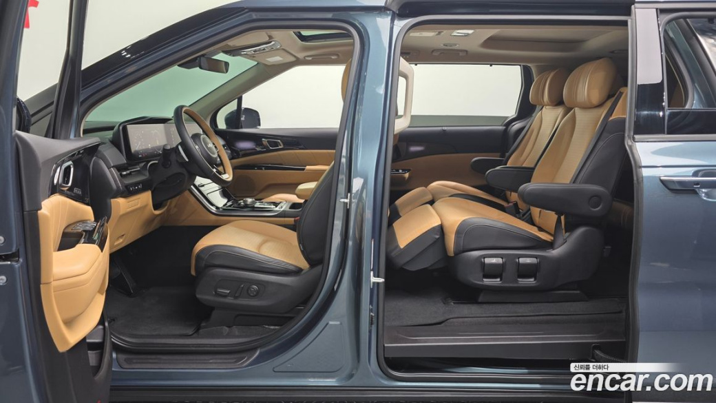 Kia Carnival 7-Seater Signature, 2022