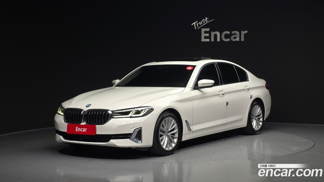 BMW 5-Series 520i Luxury, 2022