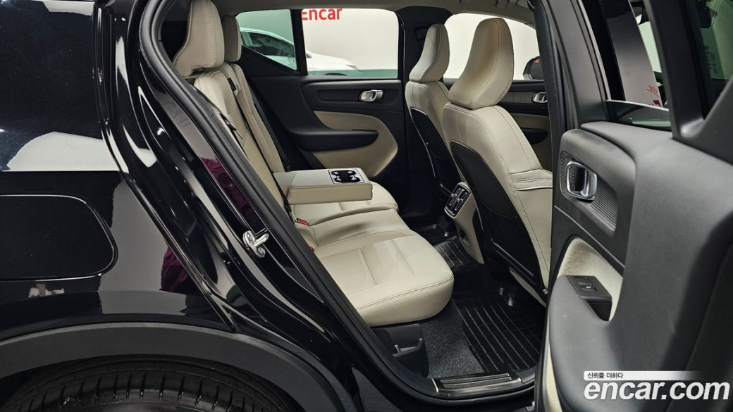 Volvo XC40 B4 Ultimate Bright, 2024