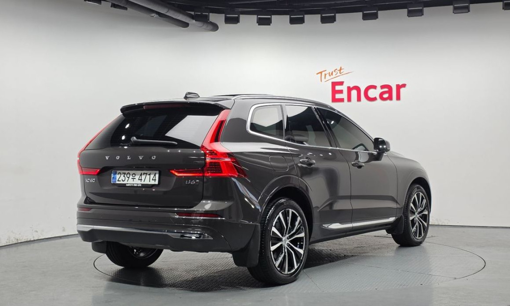 Volvo XC60 B6 Ultimate Bright, 2024