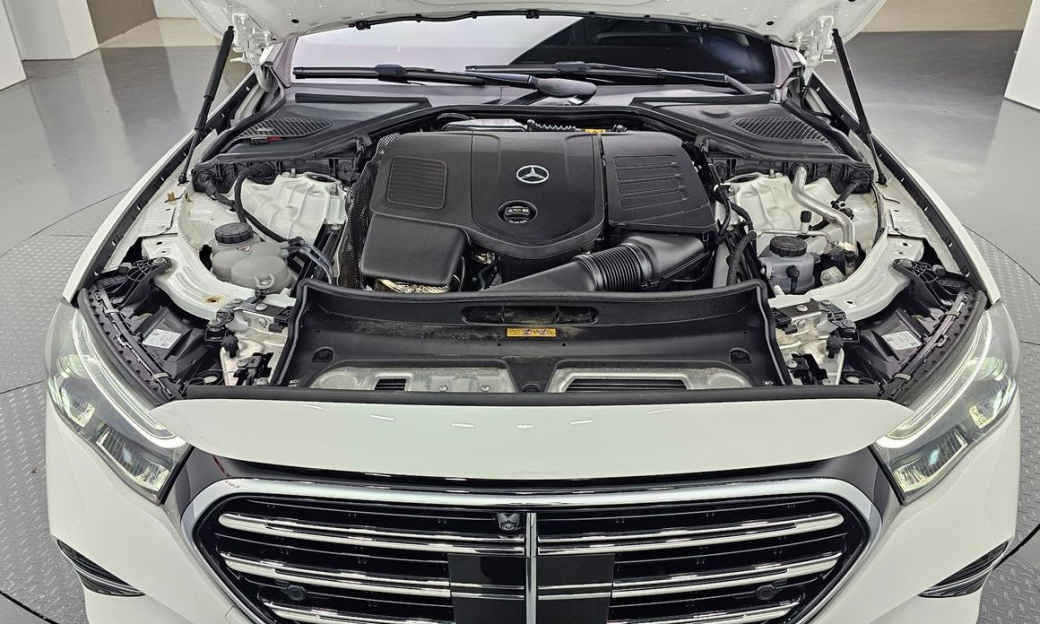 Mercedes-Benz E-Class E300 4MATIC Exclusive, 2024