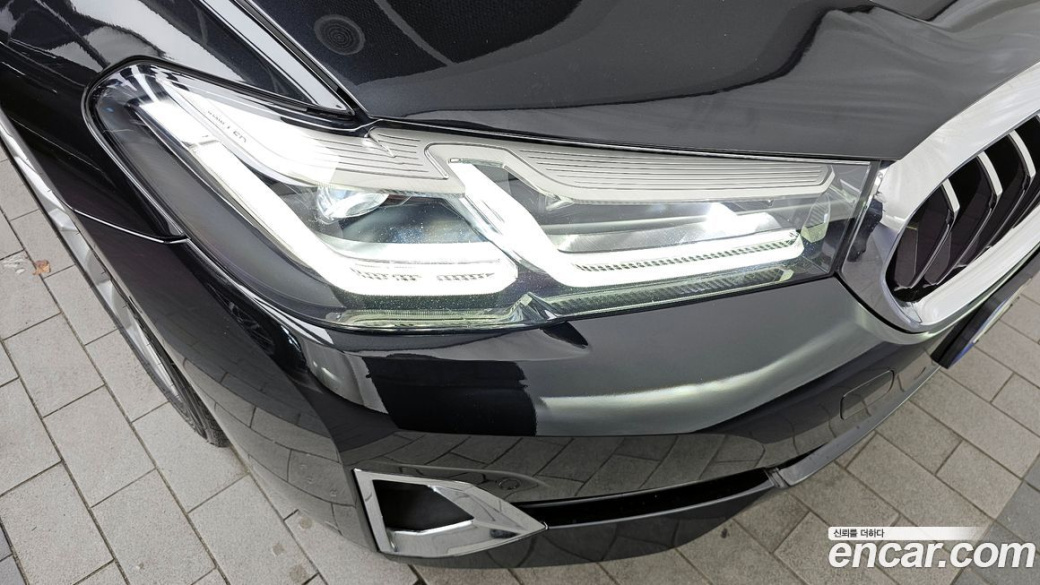 BMW 5-Series 520i Luxury, 2022