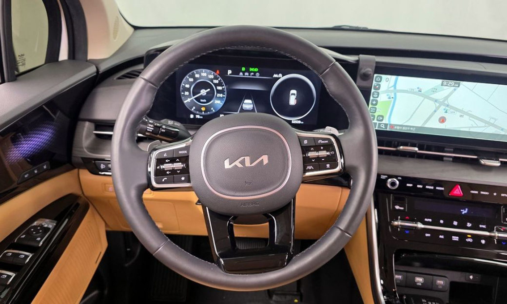 Kia Carnival 7-Seater Signature, 2023