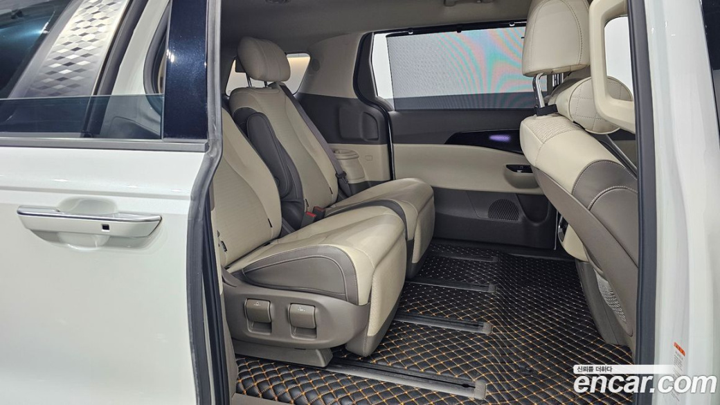 Kia Carnival 7-Seater Signature, 2023