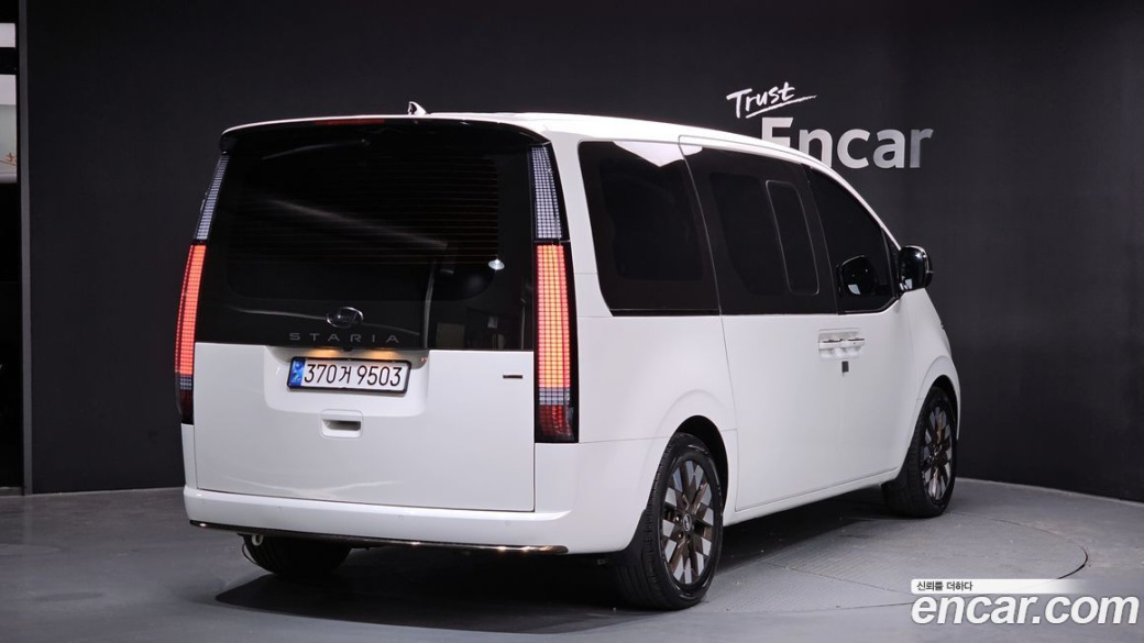 Hyundai Staria 4WD Lounge 9-Seater, 2024