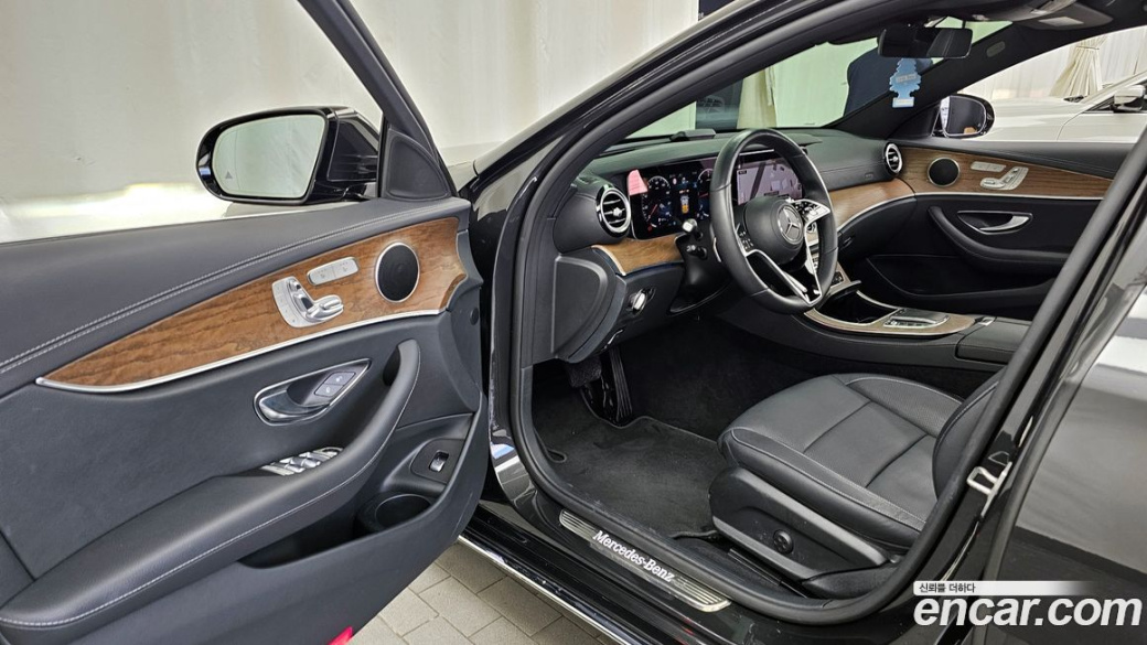 Mercedes-Benz E-Class E220d 4MATIC Exclusive, 2021