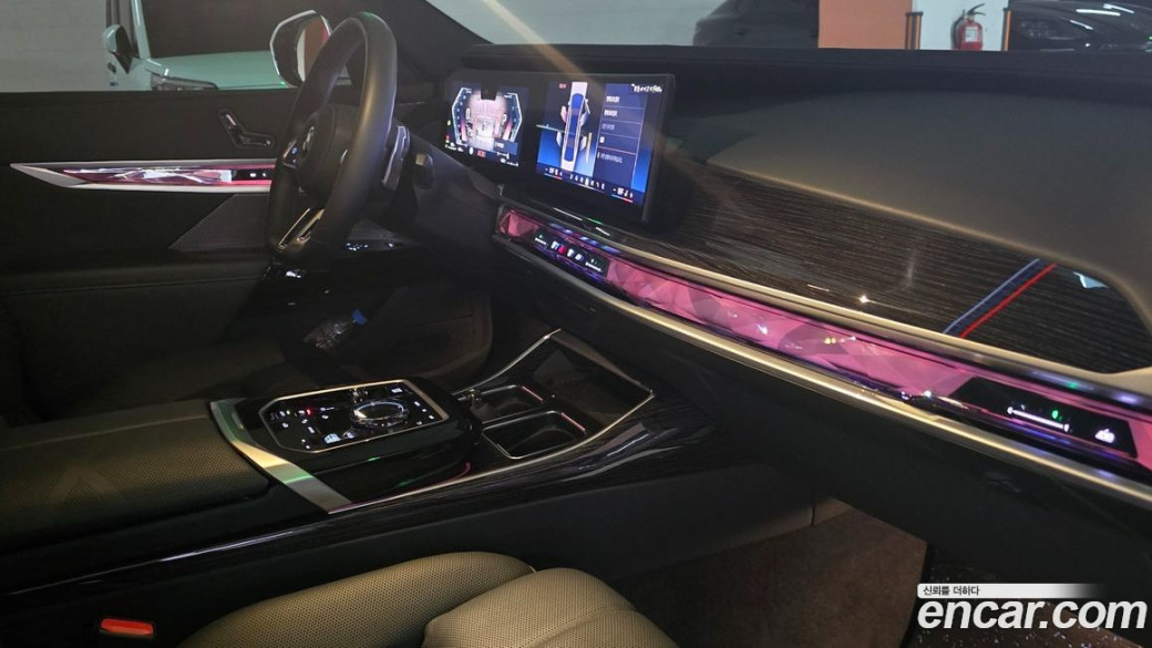 BMW 7-Series 740i xDrive M Sport, 2025