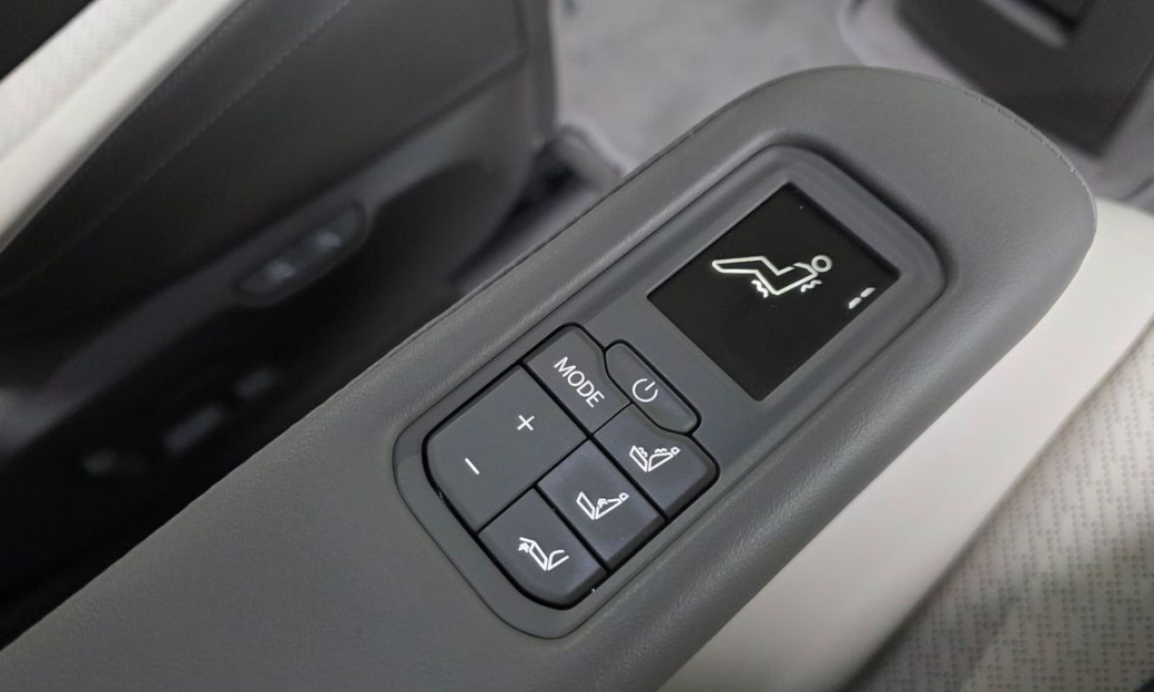Kia Carnival 7-Seater Gravity, 2024