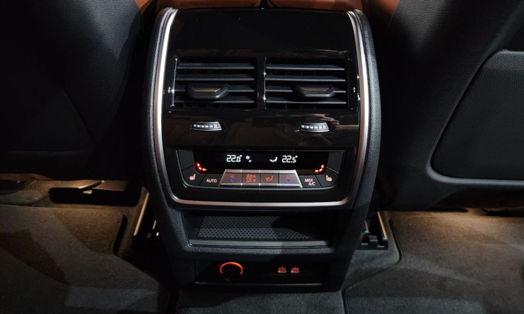 BMW X5 M60i, 2024
