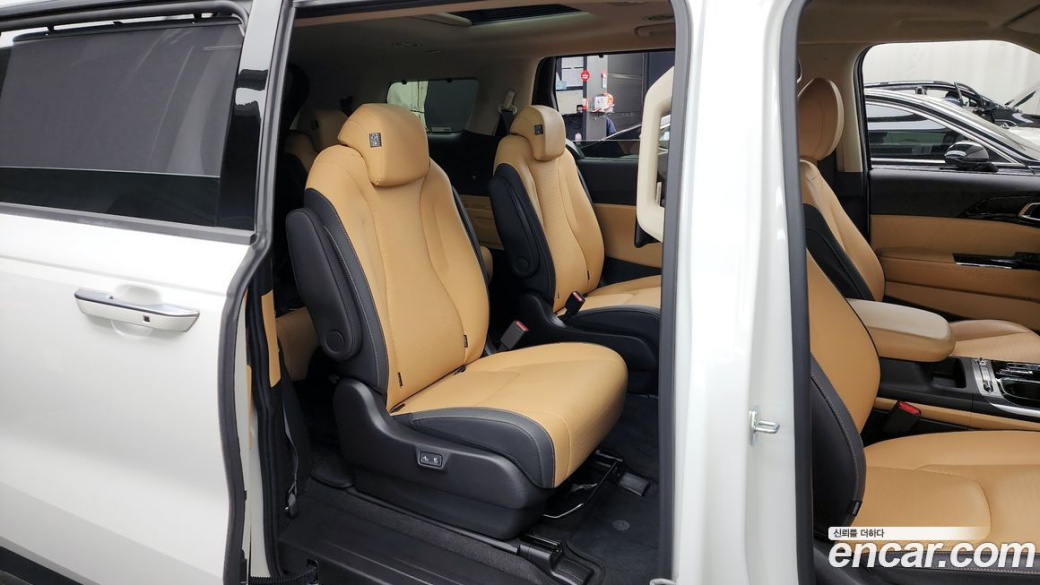 Kia Carnival 9-Seater Signature, 2023