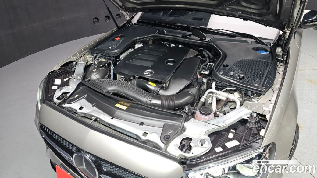 Mercedes-Benz E-Class E350 4MATIC AMG Line, 2023