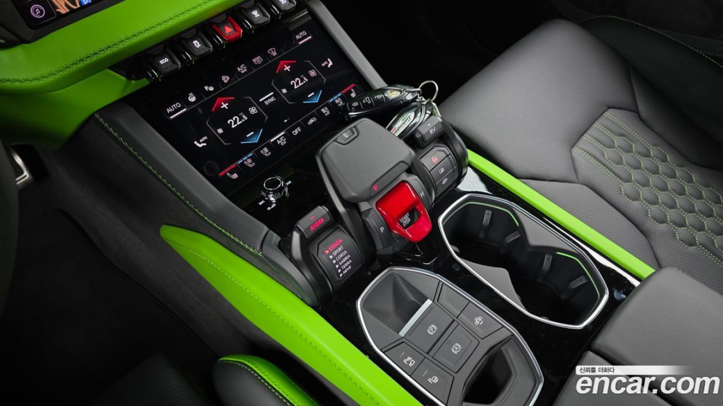 Lamborghini Urus 4.0 V8 SE, 2025
