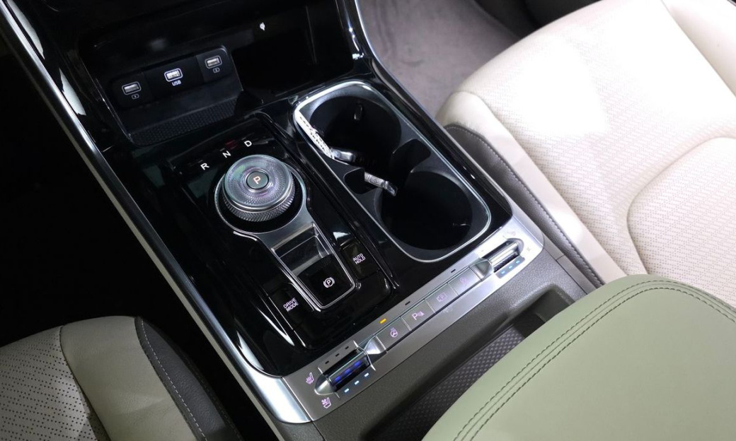 Kia Carnival 11-Seater Signature, 2023
