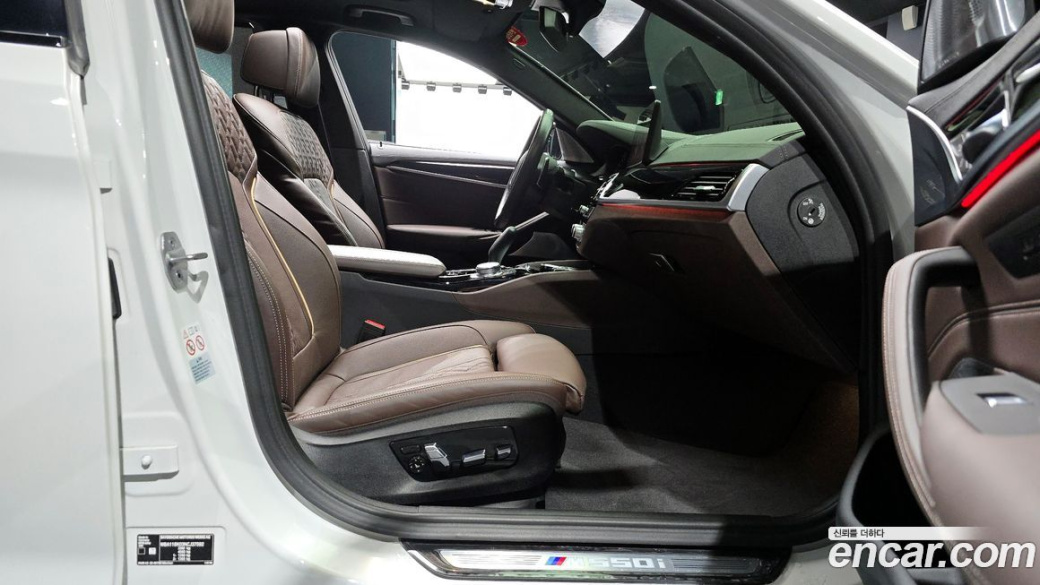BMW 5-Series M550i xDrive, 2022