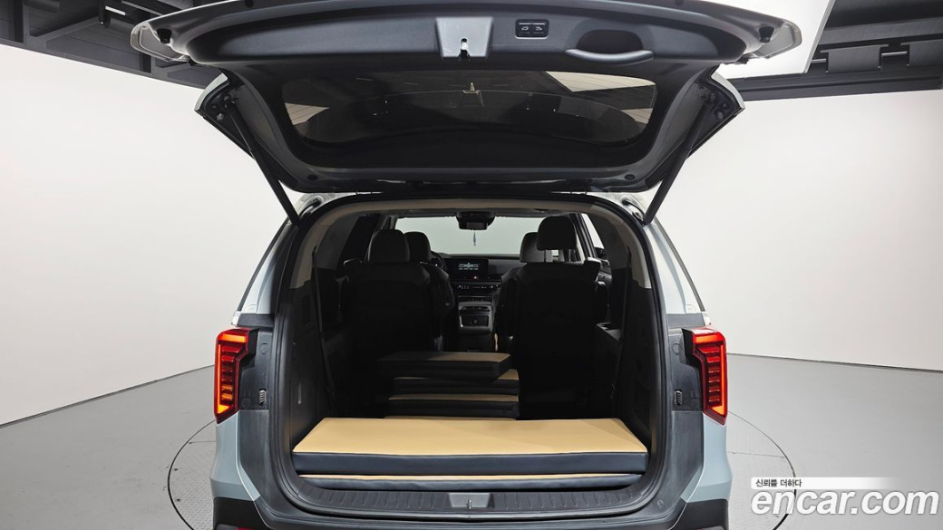 Kia Carnival 7-Seater Outdoor, 2024