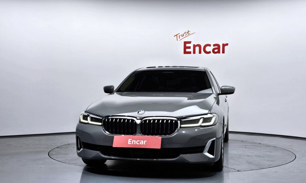 BMW 5-Series 520i Luxury, 2022