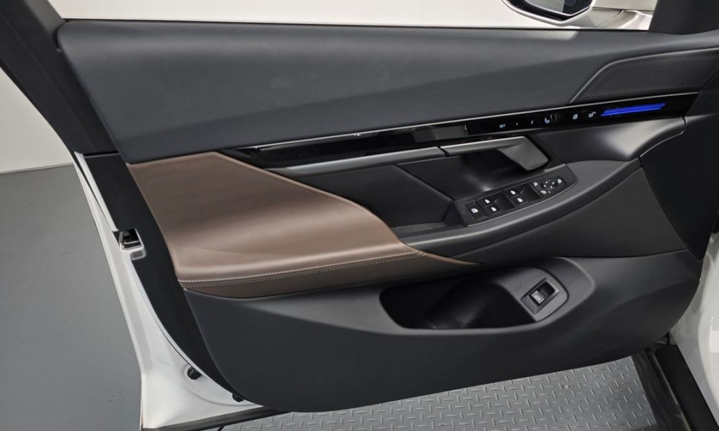 BMW 5-Series 520i, 2024