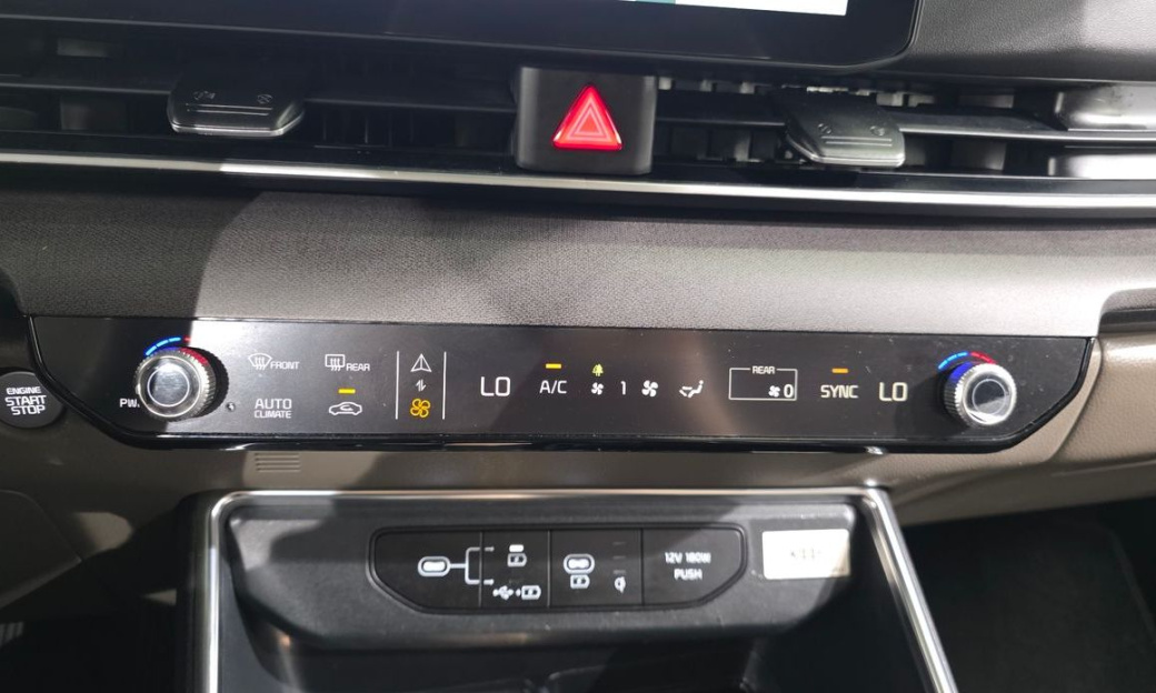 Kia Carnival 7-Seater Outdoor, 2025