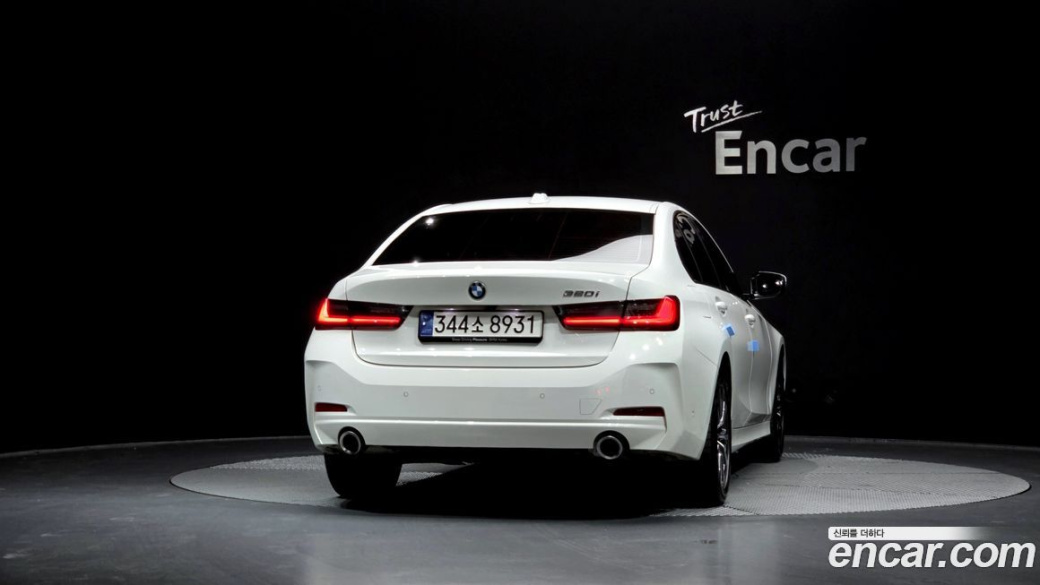 BMW 3-Series 320i, 2024