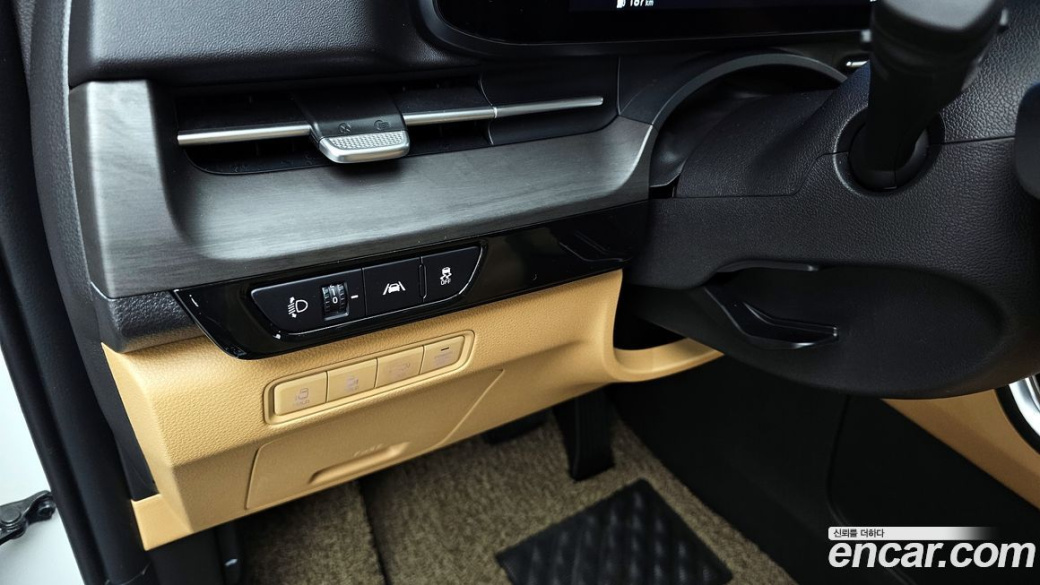 Kia Carnival 7-Seater Outdoor, 2023