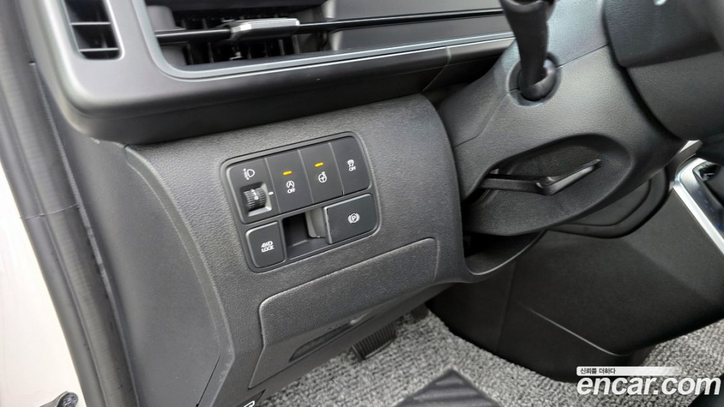 Hyundai Staria 4WD Tourer 9-Seater, 2023