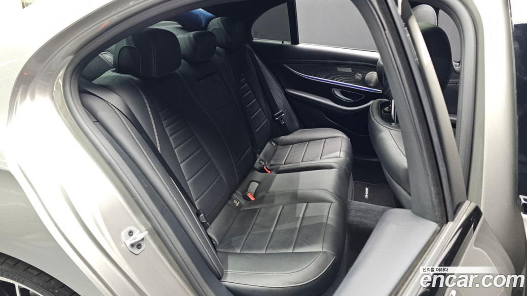 Mercedes-Benz E-Class E350 4MATIC AMG Line, 2023