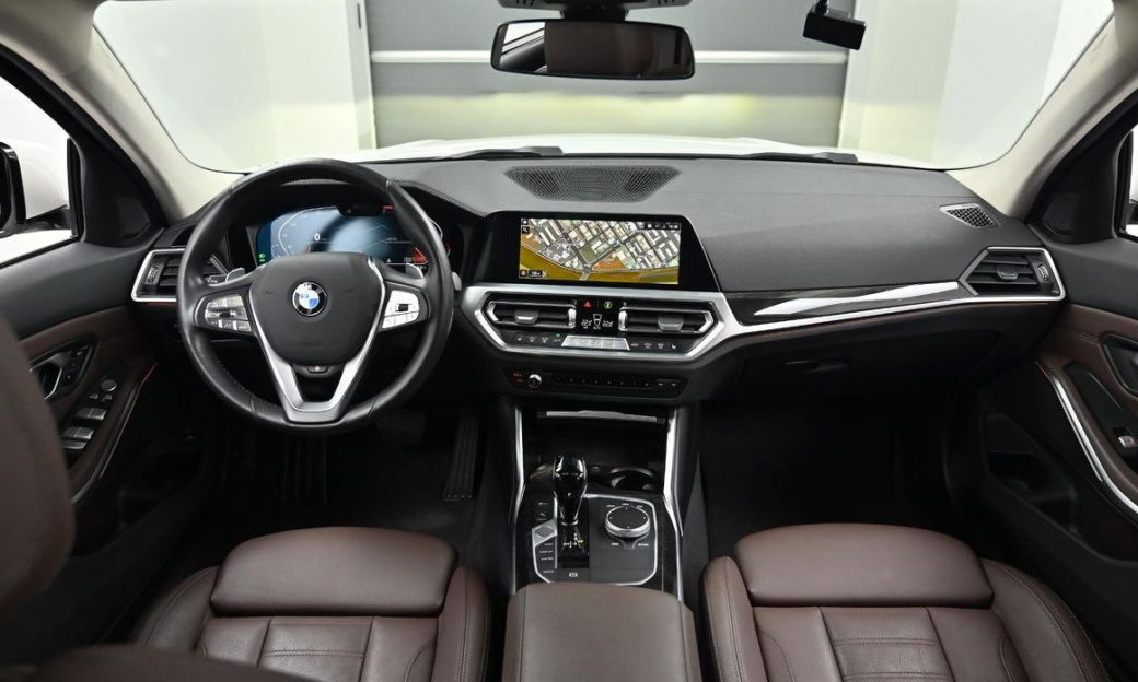 BMW 3-Series 320i Touring Luxury, 2022