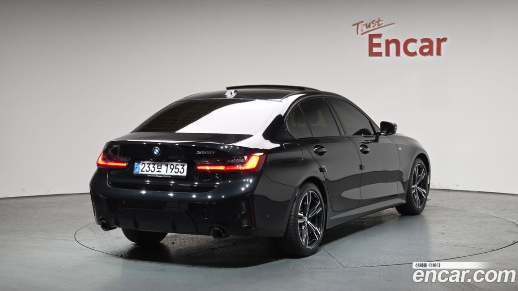 BMW 3-Series 320i M Sport, 2025
