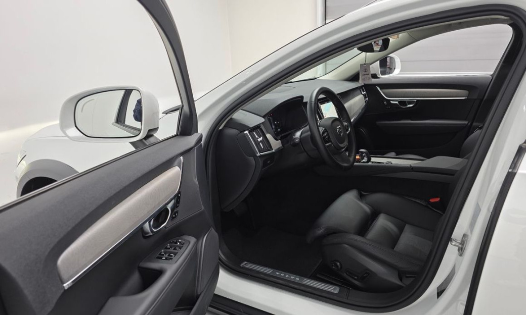 Volvo V90 B5 Plus AWD, 2025