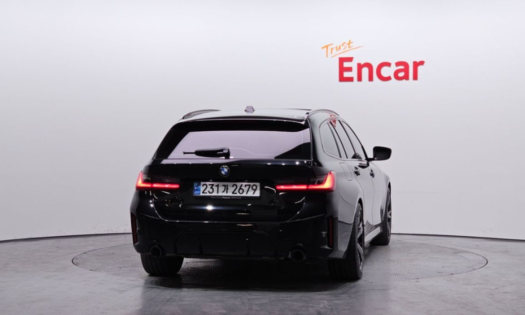 BMW 3-Series 320i Touring M Sports, 2024