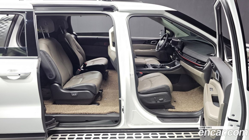 Kia Carnival 9-Seater Signature, 2024