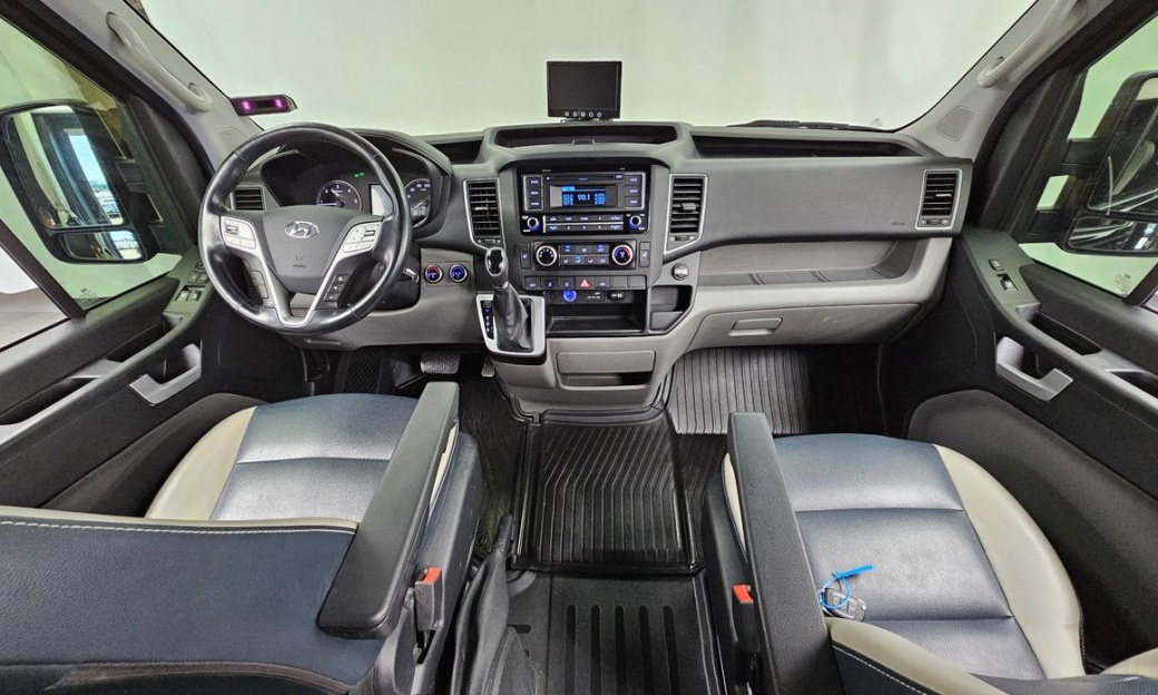 Hyundai Solati 15-seater, 2022